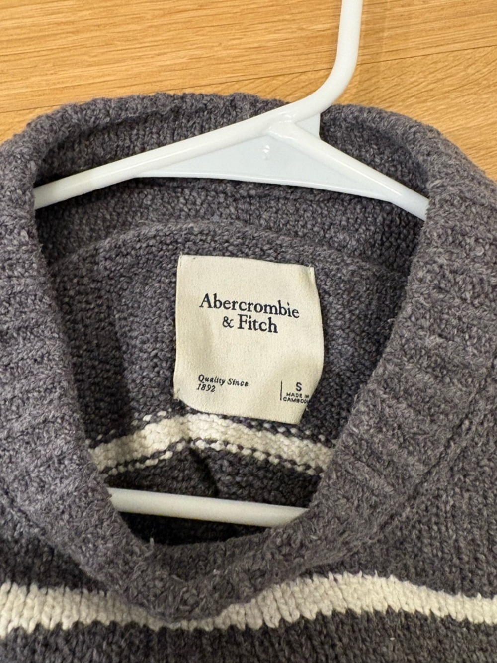 Abercrombie & Fitch Madeline Textural Crew Sweater Dark Gray Stripe Size Small - Picture 4 of 4